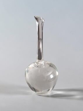 HAND BLOWN CRYSTAL ART GLASS ELONGATED STEM APPLE PAPERWEIGHT